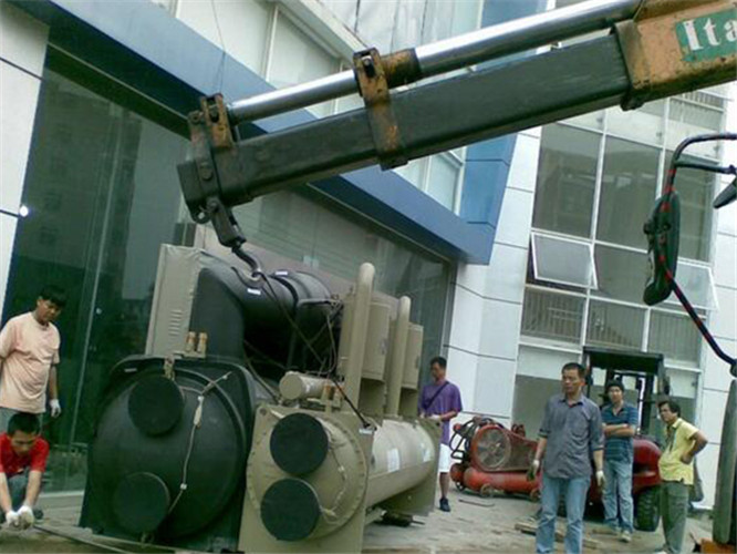 三门峡市随车吊和汽车吊的核心区别是什么？哪种更省钱？