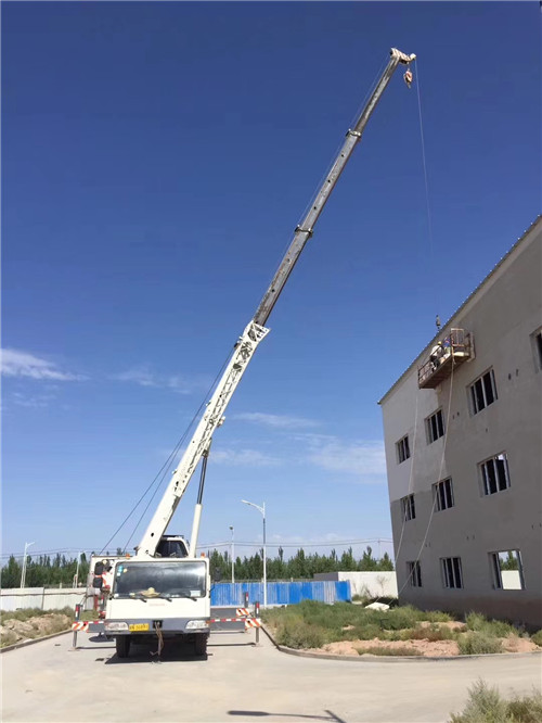 三门峡市“轻装强干”—— 吊车的 “轻量化臂架” 技术